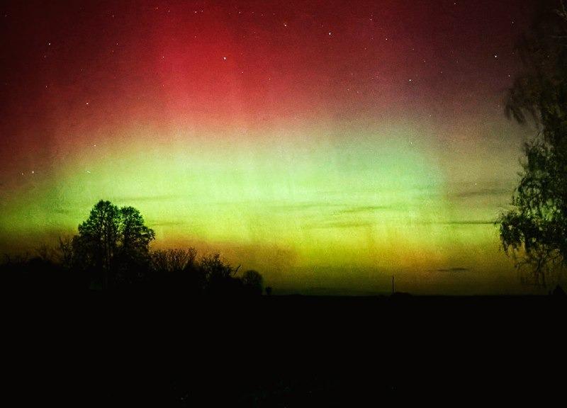 Северное сияние озарило небо над Россией: как снять его на смартфон 🌌⚡ — северное сияние сегодня