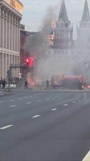 Такси загорелось у Кремля: огонь сбили за минуты 🚕🔥 — пожар такси москва