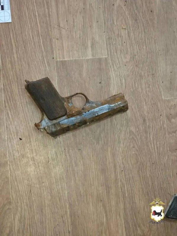 Сюрприз под досками: братчанин вскрыл пол гаража и замер 💣⚡ — арсенал оружия в гараже братск