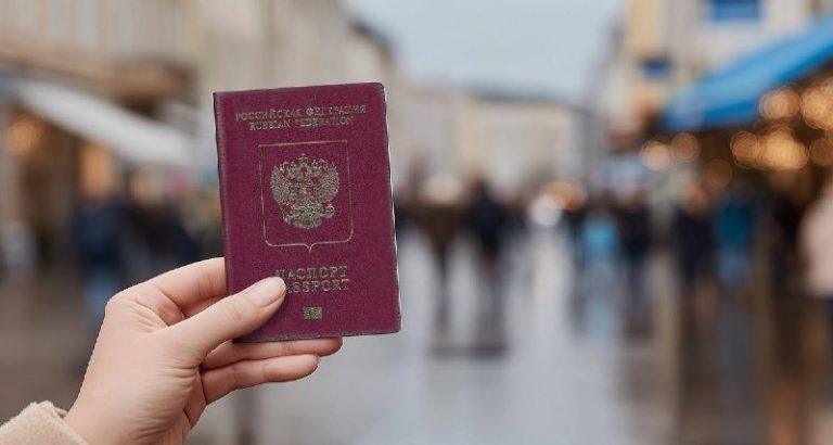 Сотни туристов не выпустили из России из-за фотошопа 🛂❌ — сотни туристов выпустили