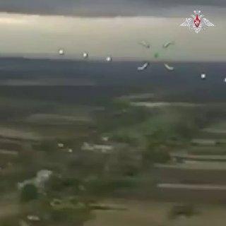 Удары ФАБ по позициям ВСУ: мощная атака ВКС России 💥✈️ — удары фаб по позициям всу видео