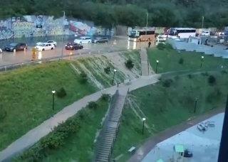 Наводнение во Владивостоке сегодня: город ушёл под воду из-за ливня 🌊🚨 — владивосток затопило