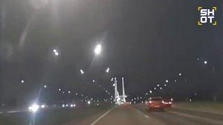 Кусок кометы Галлея сгорел в небе над Россией ☄️✨ — что упало в небе над россией сегодня