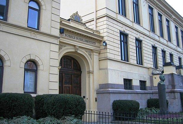 Нобель по экономике ушел в США: кому и за что дали премию 📈🏛️ — лауреатами премии экономике