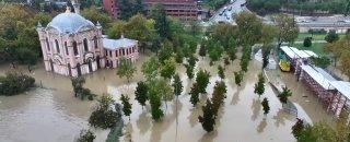 Удар стихии по Турции: наводнение в Стамбуле унесло жизни 🌊⚡ — наводнение в стамбуле сегодня