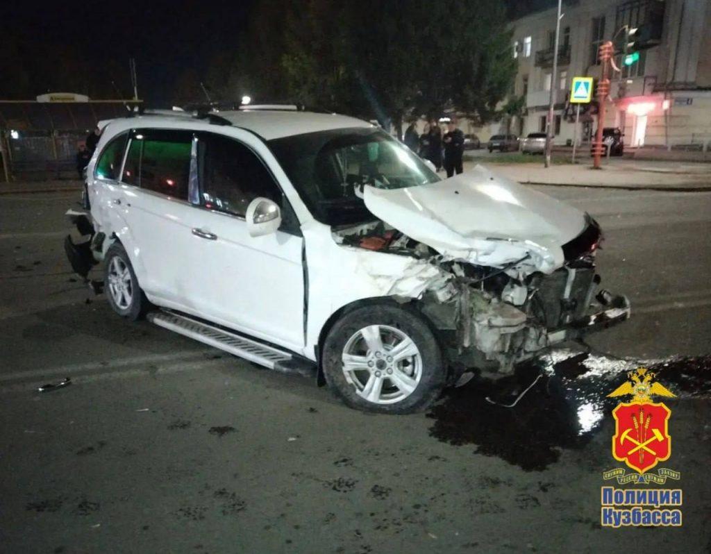 Авария со скорой помощью в Кемеровской области: четверо ранены 🚑⚠️ — дтп в белво