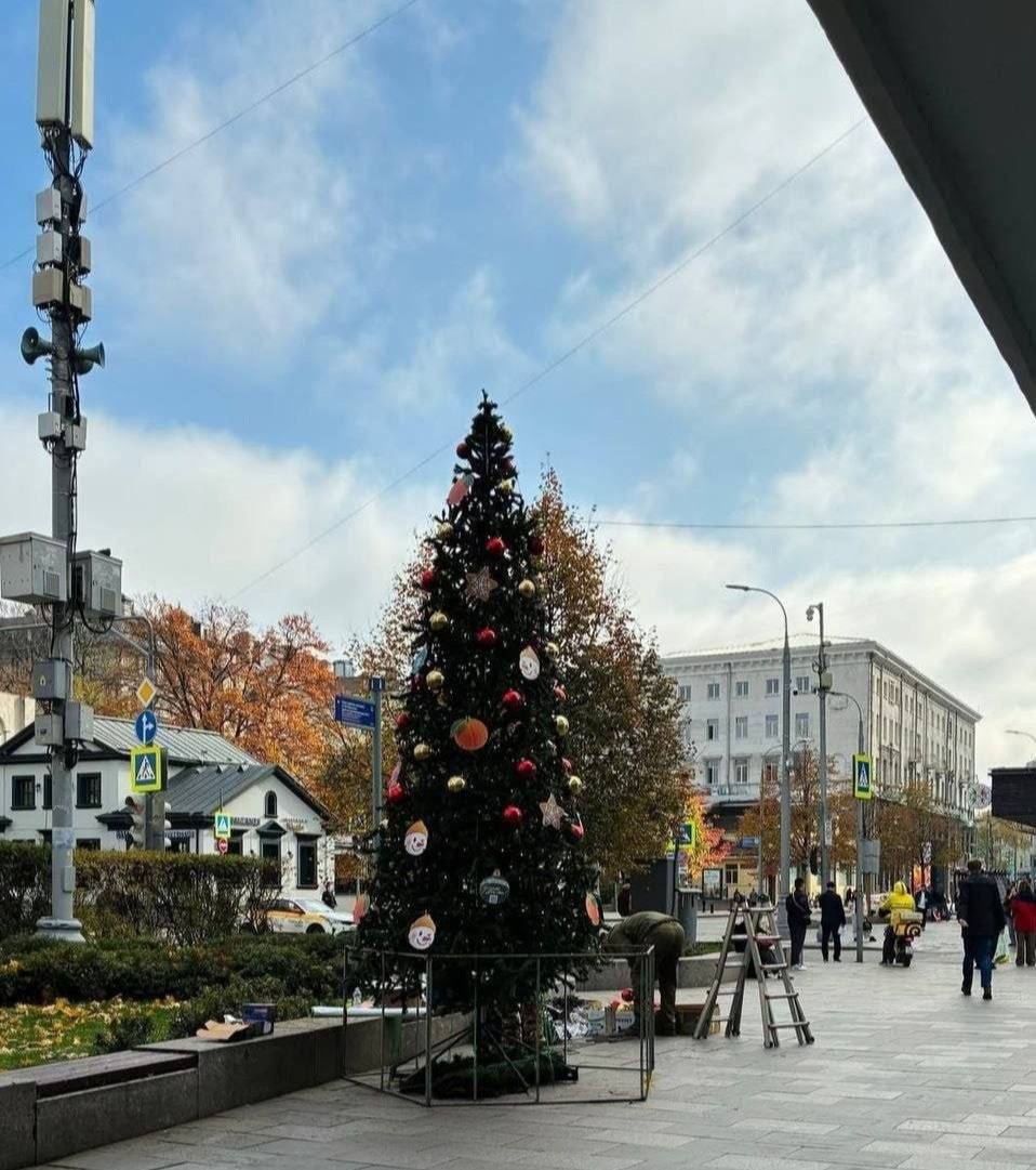 Когда в Москве ставят новогодние елки: город уже готовят 🎄⚡ — новогодние елки в москве