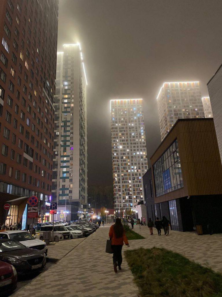 Москву окутал густой туман: трассы встали в молоке 🌫️⚠️ — туман в москве