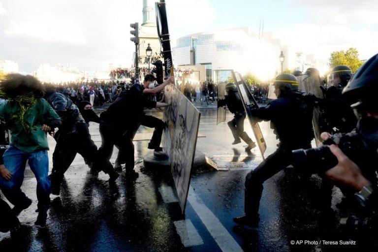 Франция бьет рекорды арестов: задержаны 8000 подростков 🇫🇷⚡ — протесты во франции старшеклассники задержанные