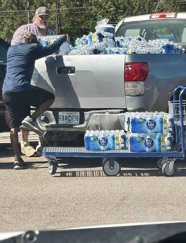 Ураган в США сегодня: новости о шторме «Исаия» и панике 🌪️🛒 — ураган в сша сегодня новости