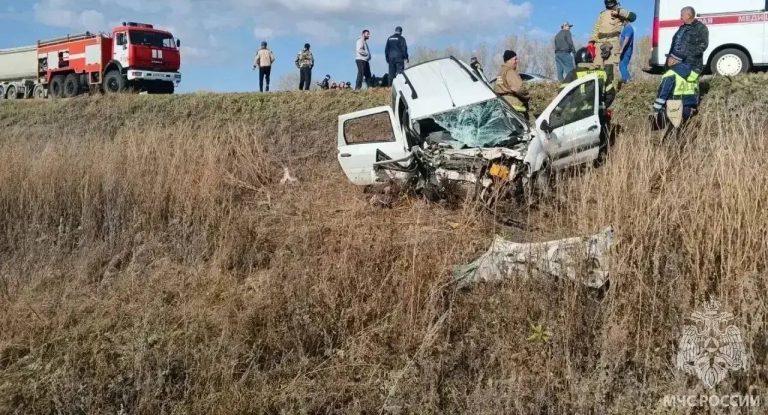 Смертельное столкновение под Оренбургом унесло жизни троих 🚔💥 — дтп в оренбургской области 3 погибших