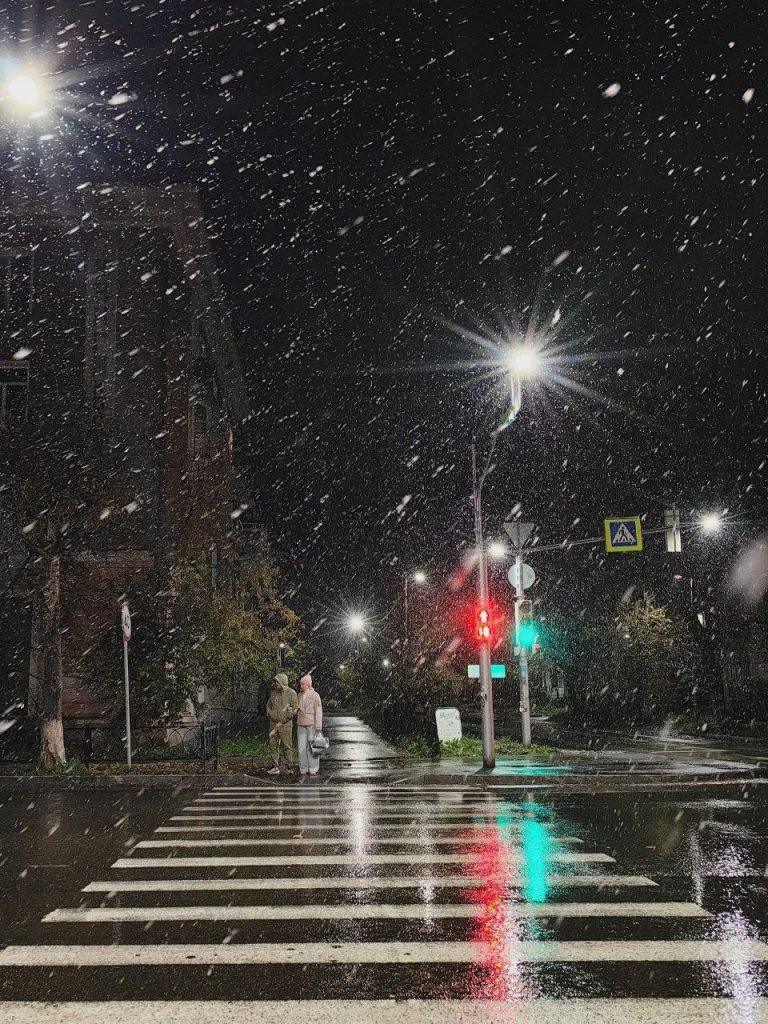 Первый снег сегодня накрыл Урал: ГАИ бьет тревогу ❄️🚗 — первый снег екатеринбург