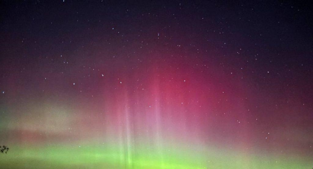 ИКИ РАН объяснил мощную бурю: северное сияние над РФ 🌌⚡ — северное сияние озарило