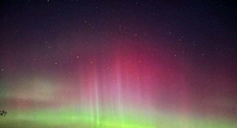 ИКИ РАН объяснил мощную бурю: северное сияние над РФ 🌌⚡ — северное сияние озарило