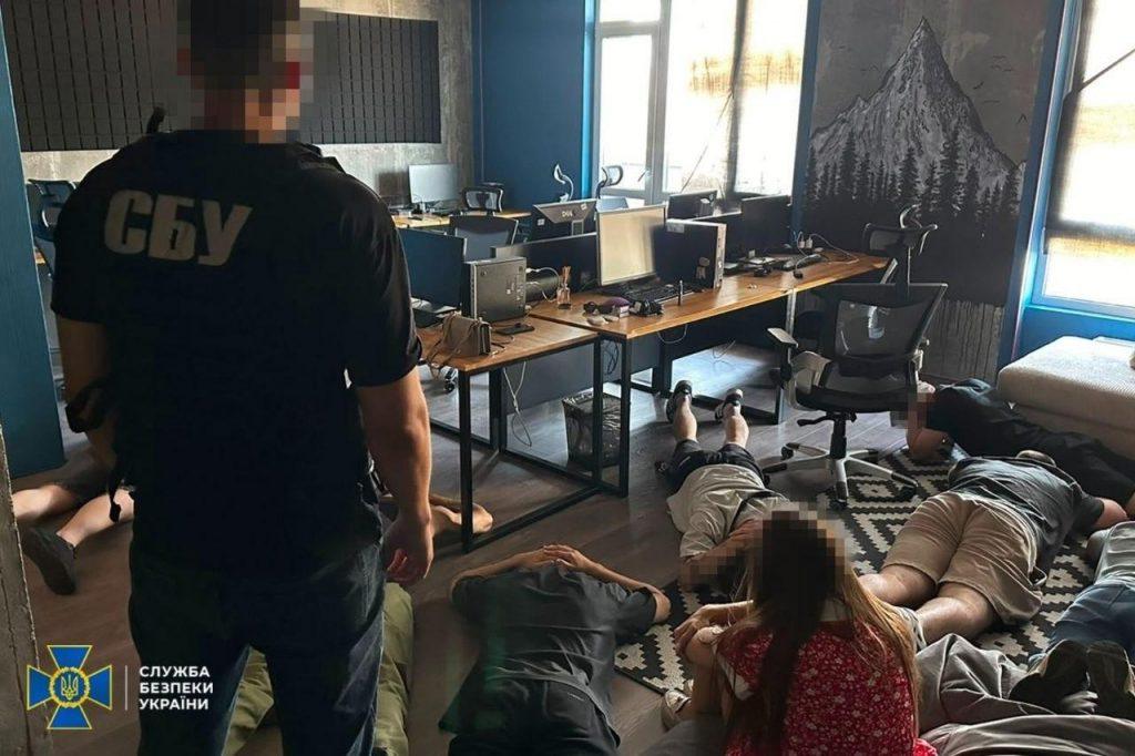 Свидание с вирусом: во Львовской области накрыли кол-центр 💻🚨 — мошеннический кол центр