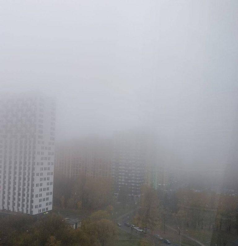 Густой туман в Москве: что скрывает утренняя пелена 🌫️⚡ — туман в москве сегодня