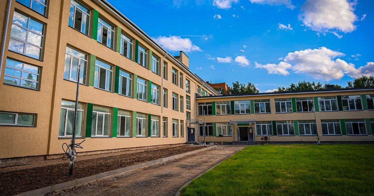 В школах хотят перенести уроки на 9 утра ради безопасности 🎒⚡ — общественная палата рф